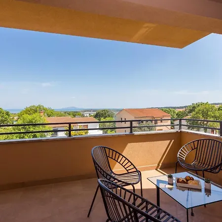Apartamento Cesare 2 With Shared Pool *