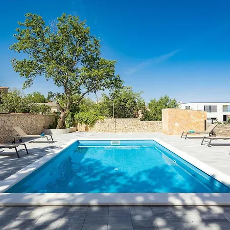 Apartamento Cesare 2 With Shared Pool