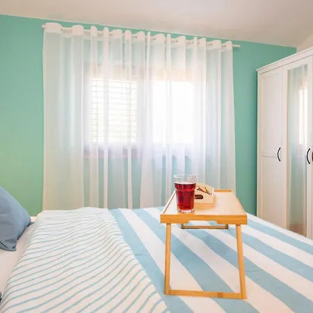 Cesare 2 With Shared Pool Apartamento Ližnjan