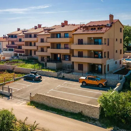 Cesare 2 With Shared Pool Апартаменты Лижнян