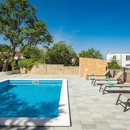 Cesare 2 With Shared Pool Διαμέρισμα Ližnjan
